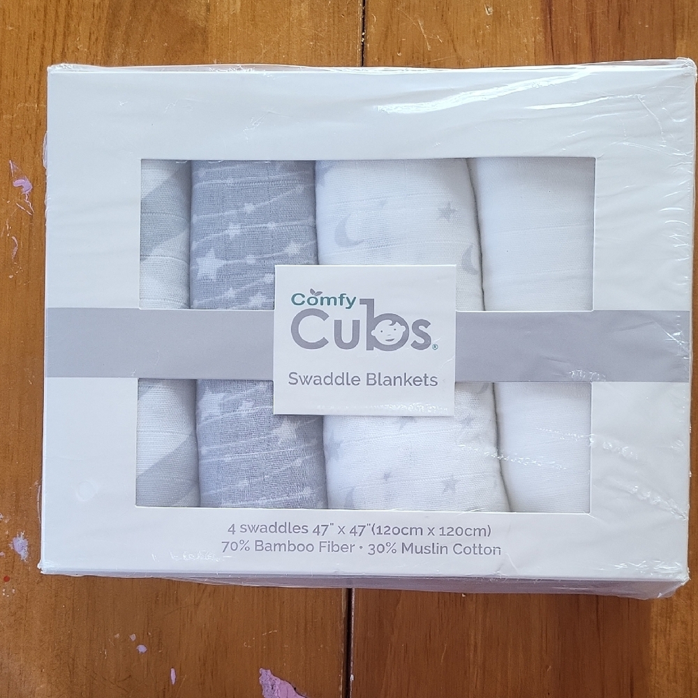 Comfy Cubs Gray and White Swaddle Blankets